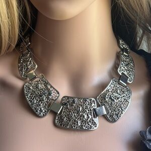 💥💥SALE💥💥BCBG steel metal neck choker